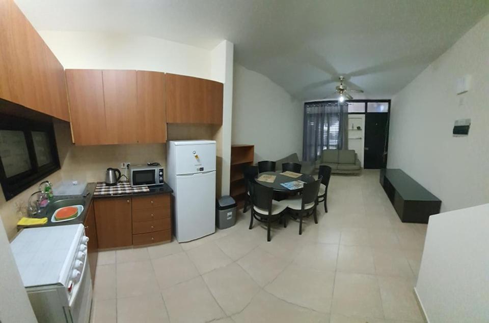 Lovely 2 Bedrooms In The Tourist Area In Paphos . Exterior foto